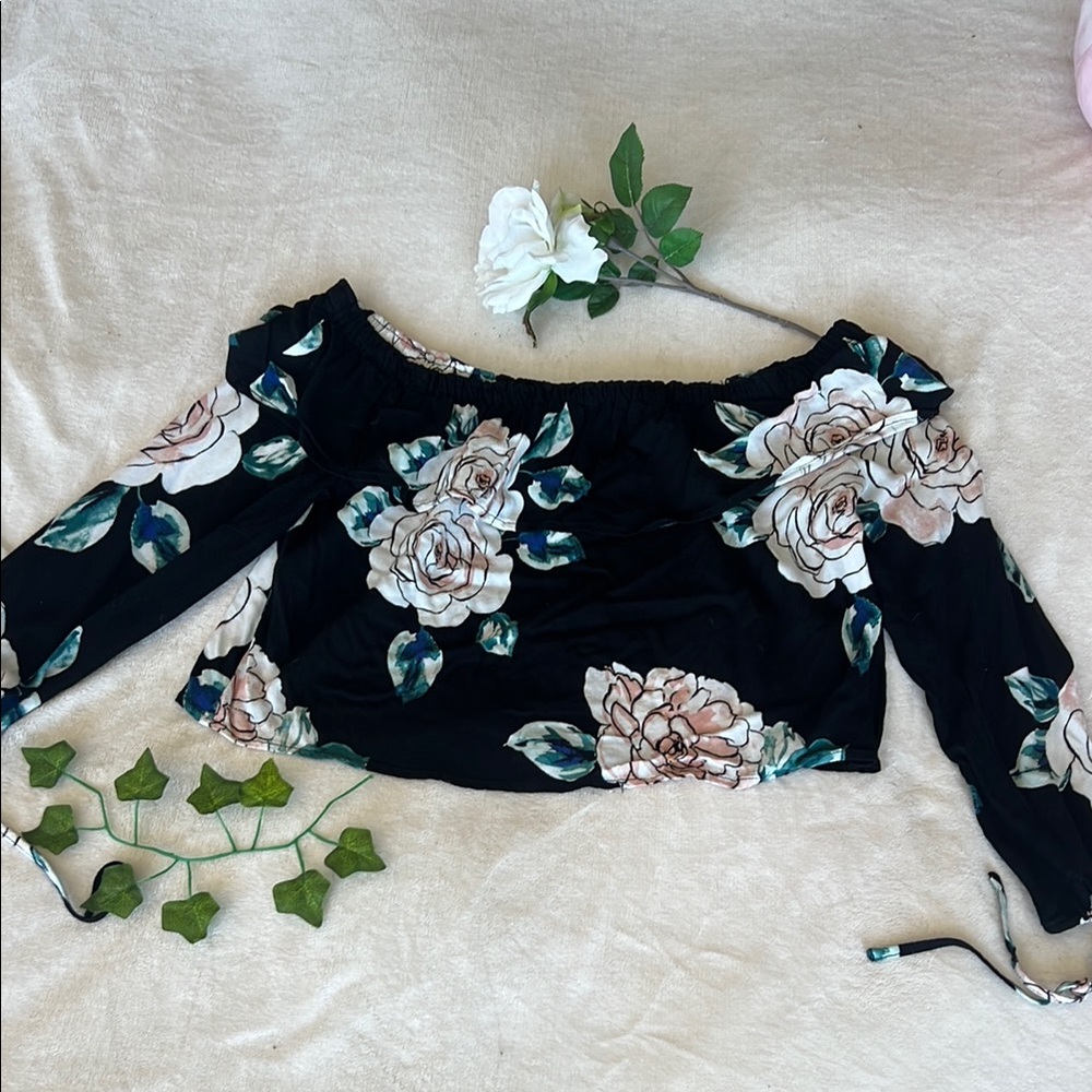 Floral Off-Shoulder Black Crop Top M